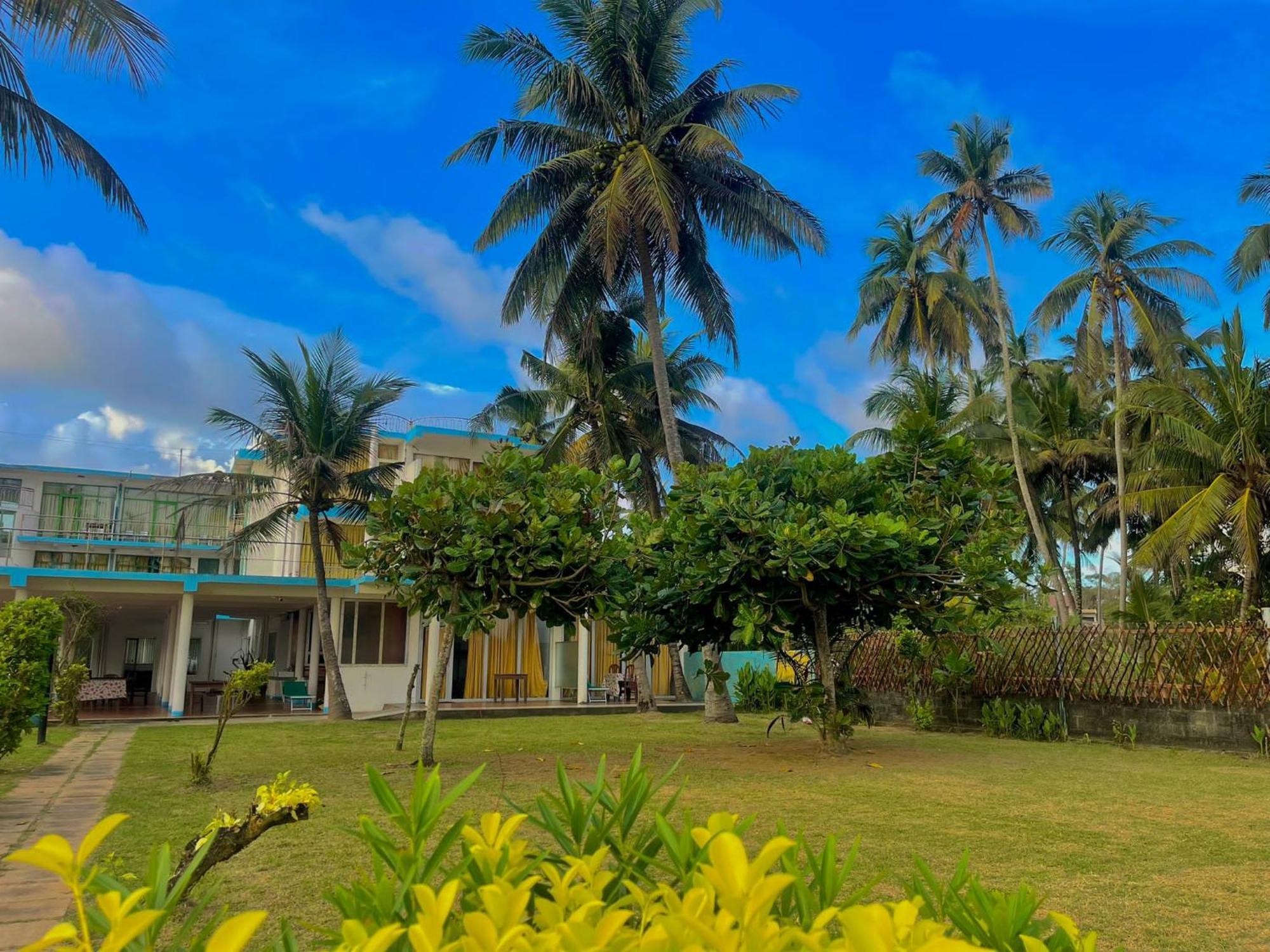 Amaya Beach Hotel Dikwella Exterior photo