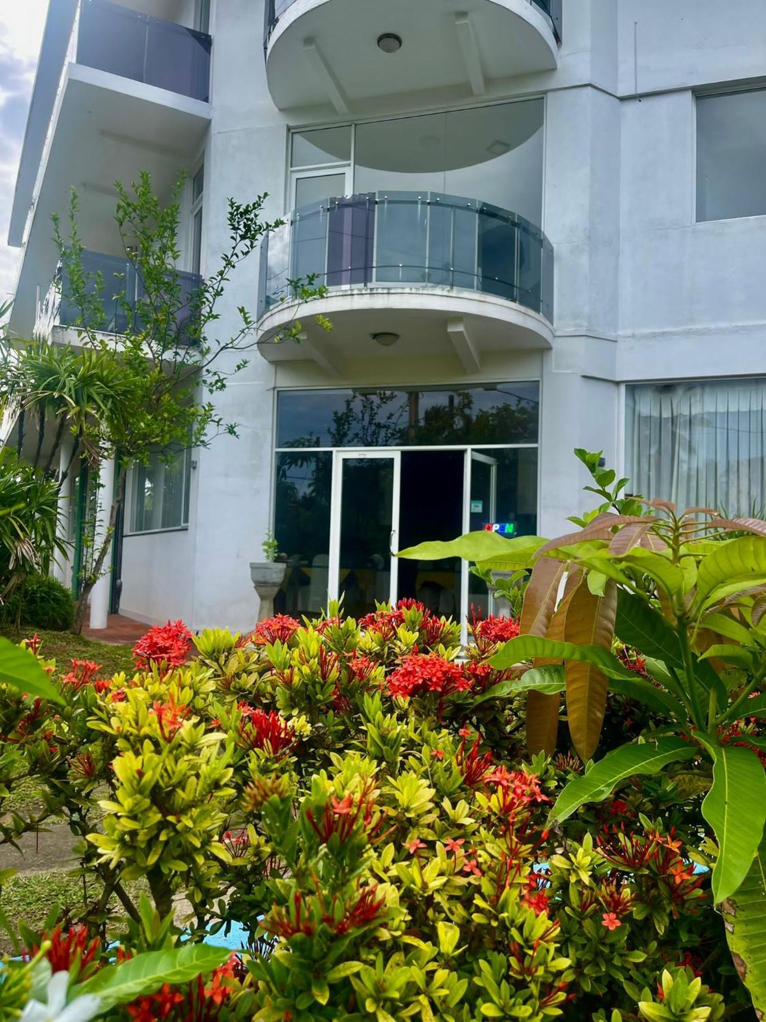 Amaya Beach Hotel Dikwella Exterior photo