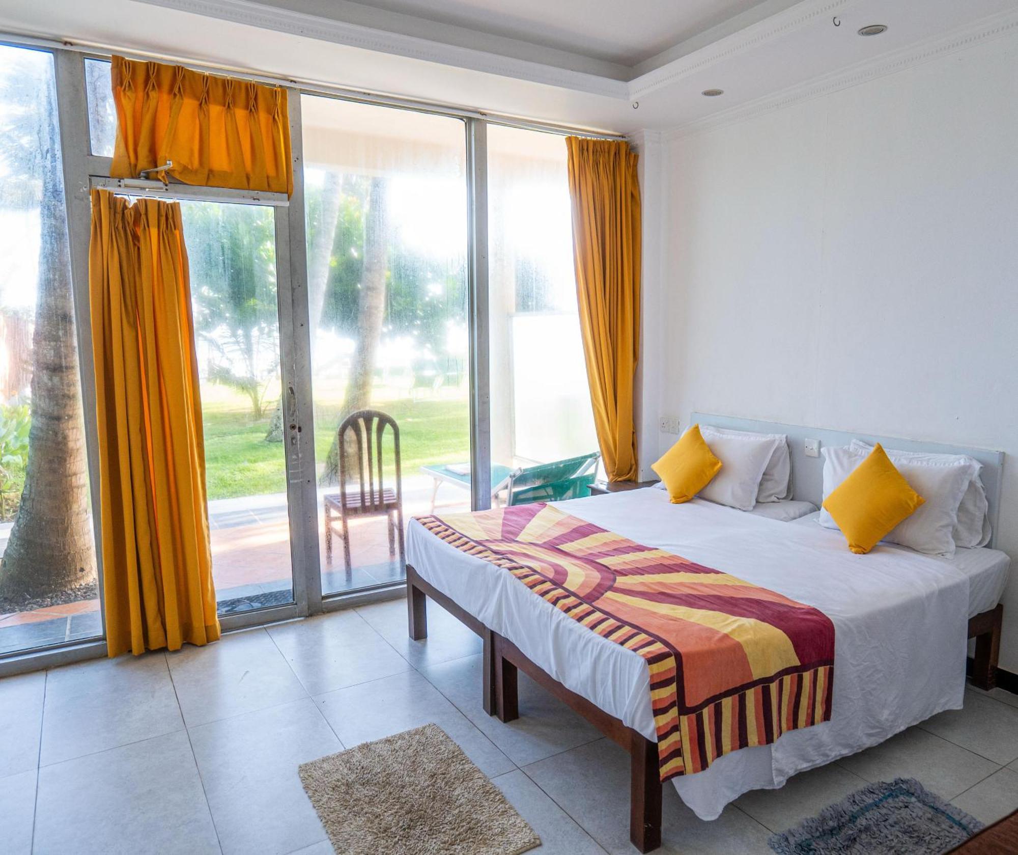 Amaya Beach Hotel Dikwella Exterior photo