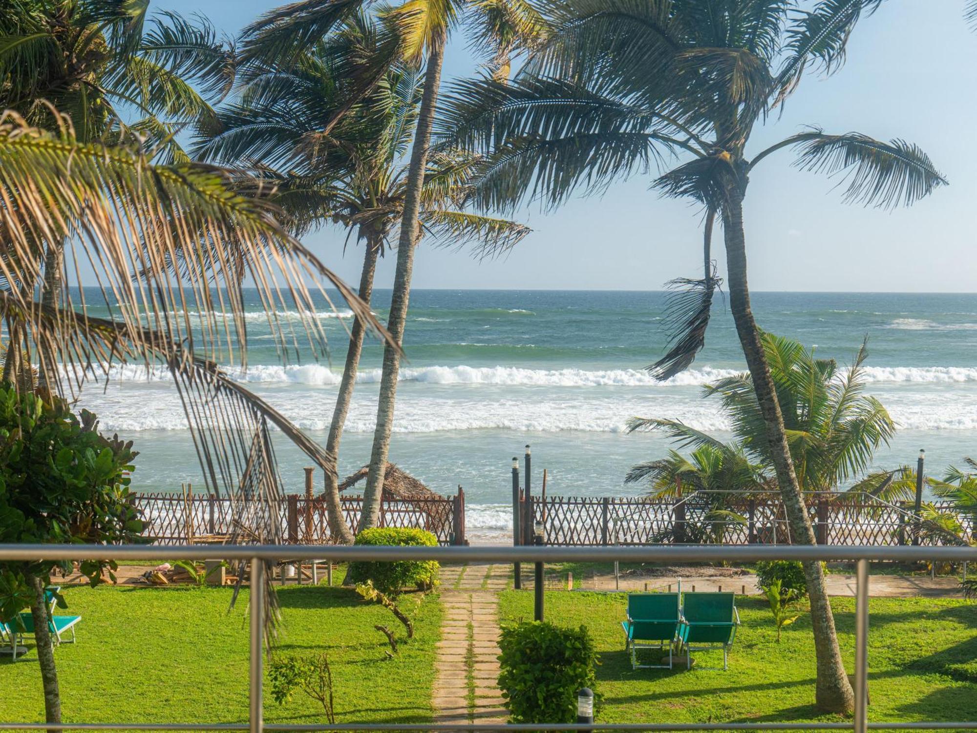 Amaya Beach Hotel Dikwella Exterior photo
