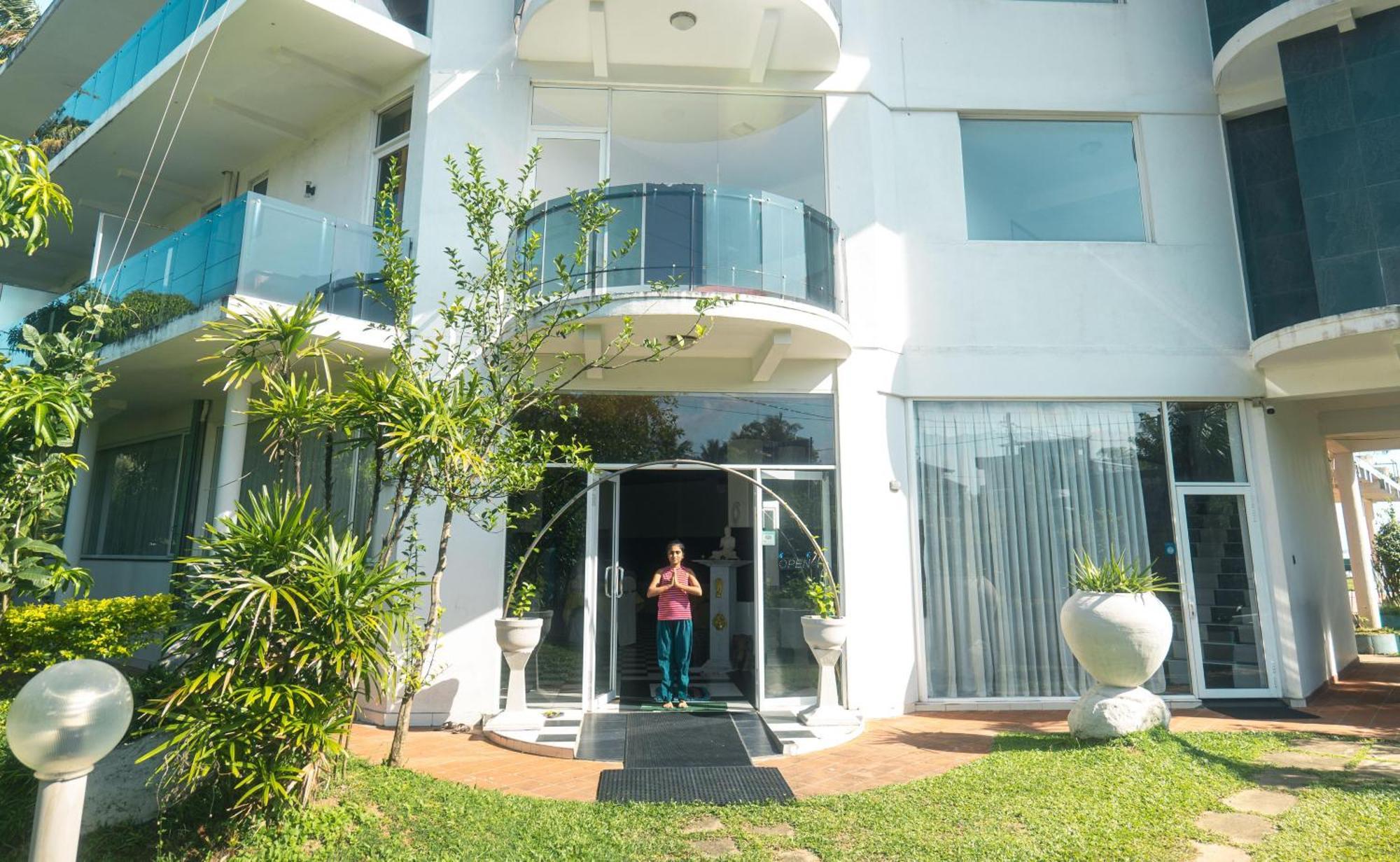 Amaya Beach Hotel Dikwella Exterior photo